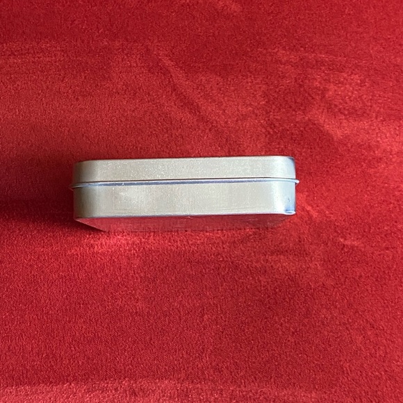 Custom made metal tin with unique nativity picture. - Picture 8 of 10